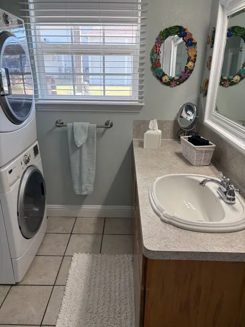Crystal Beach rental bathroom